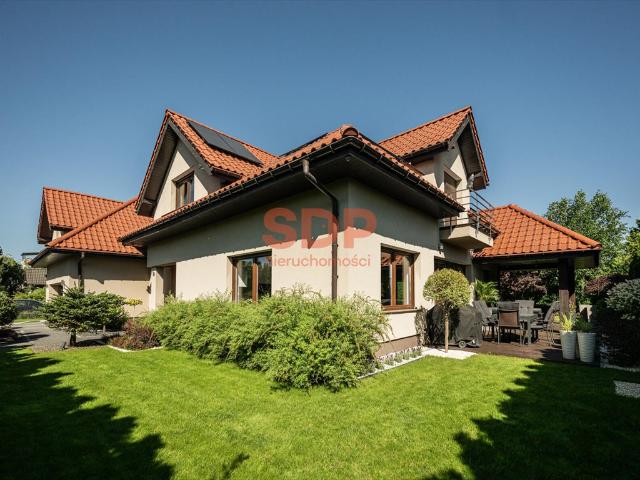 Przestronny dom z fotowoltaiką i niskimi kosztami