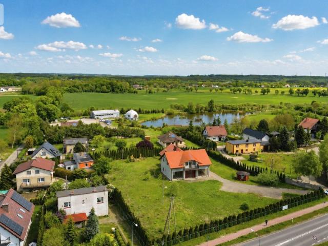 Przestronny dom z funkcjami usługowymi, garaż polecam