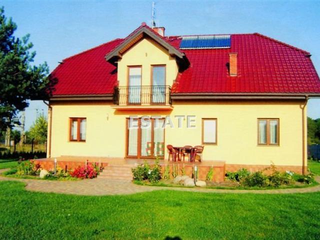 Przestronny dom z garażem, ogrzewaniem podłogowym i dużym strychem