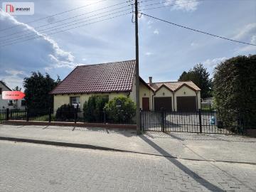 Przestronny dom z garażem i dużą działką w Wschowie