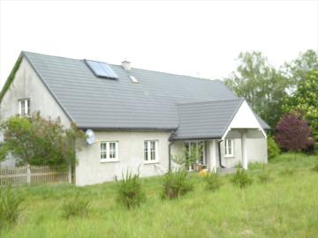 Przestronny dom z garażem i ogrodem w Golina