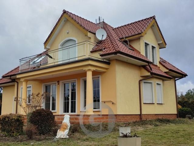 Na sprzedaż przestronny dom z garażem i kominkiem w Gorzowie