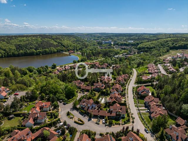 Przestronny dom 230 m² z garażem, lasem i jeziorami