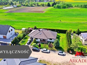 Przestronny dom z garażem, 4 pokoje, ogród, gotowy do zamieszkania