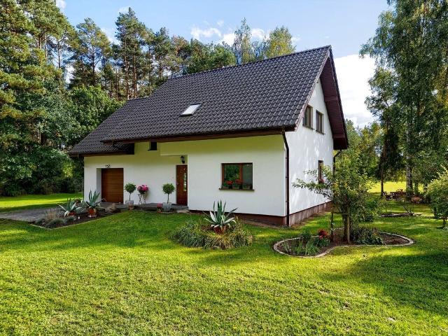 Przestronny dom z kominkiem i dużą działką 7 432 m²