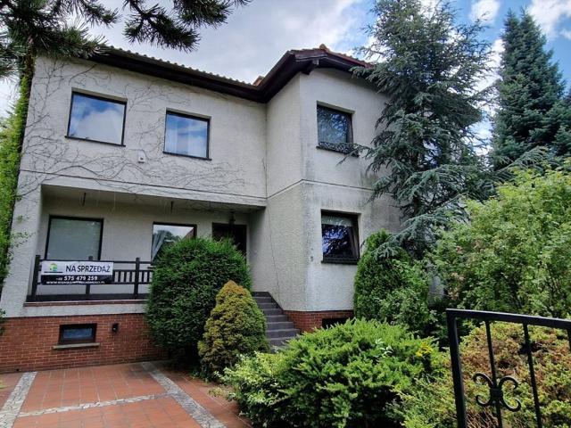 Przestronny dom z kominkiem i potencjałem