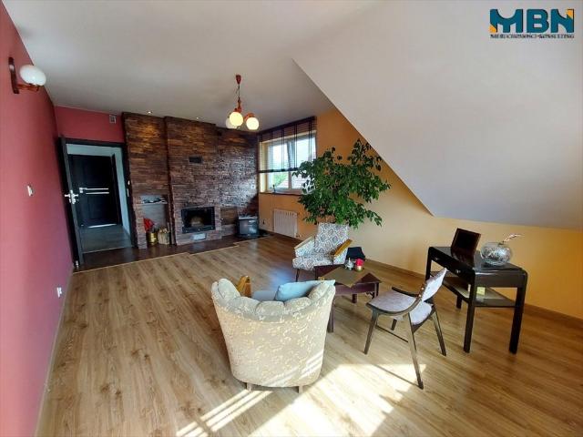 Przestronny dom z lokalami usługowymi, 293 m2, Miłki