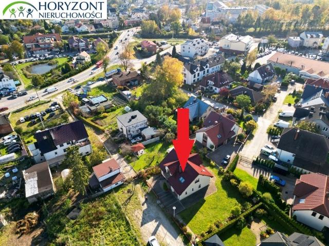 Przestronny dom z ogrodem i garażem w Żukowie