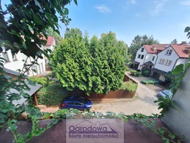 Sprzedam przestronny dom 398 m² z ogrodem i garażem w Warszawie