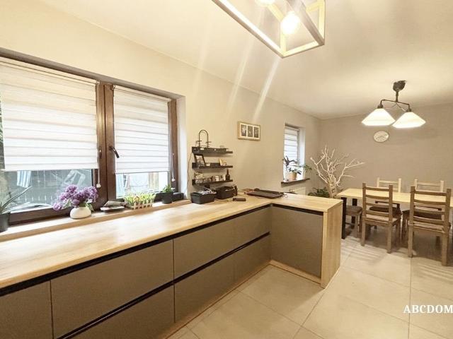 Zapraszam do domu 144 m² z ogrodem, nowoczesną kuchnią i fotowoltaiką