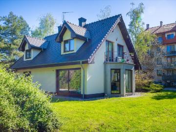 Przestronny dom z ogrodem, kominkiem i garażem