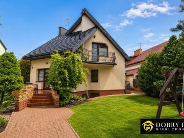 Przestronny dom z ogrodem, sauną i garażem w Jaroszówce
