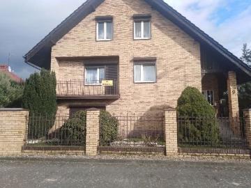 Przestronny dom z ogrodem, sauna i garażem w Pniewach