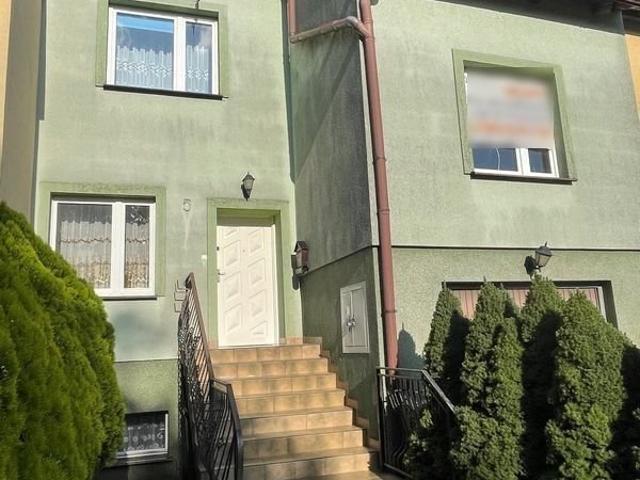 Przestronny dom z ogrodem, tarasami i garażem