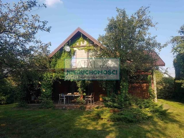 Sprzedam przestronny dom z ogrodem i tarasem w Grodzisku
