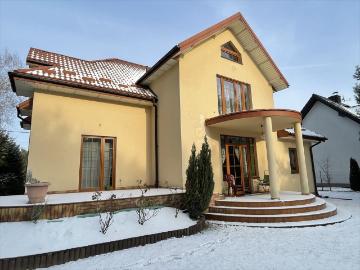 Przestronny dom z potencjałem, 305 m2, blisko lasu i zalewu