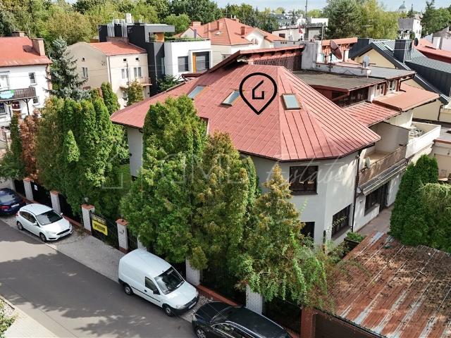 Przestronny dom z potencjałem w Wilanowie, 394 m²