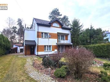 Przestronny dom z sauną, basenem i panelami fotowoltaicznymi