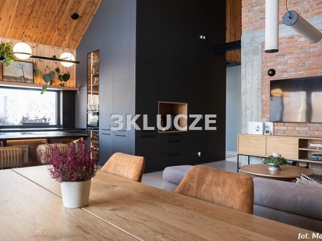 Przestronny loft w stylu stodoły 116 m² z garażem i budynkiem gościnnym