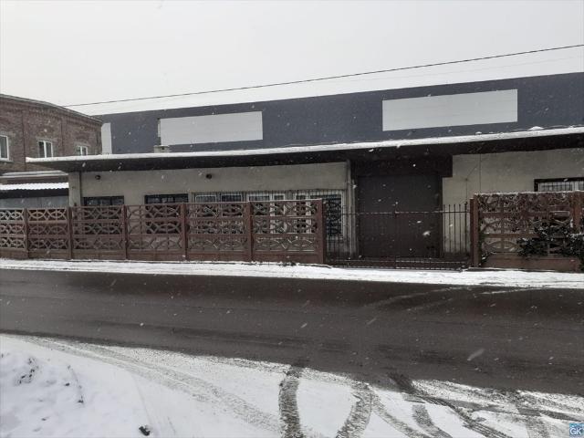 Przestronny lokal 456 m² z dużą działką polecam!