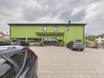 Przestronny lokal 460 m² z dużym parkingiem i działką