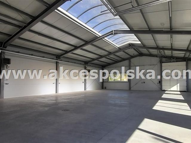 Przestronny lokal 580 m² z halą, biurem i parkingiem