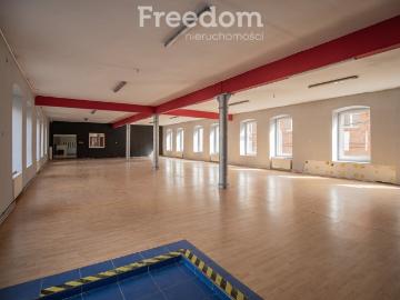 Przestronny lokal 600 m² z rampą i dużymi możliwościami