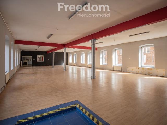 Przestronny lokal 600 m² z rampą i dużymi możliwościami