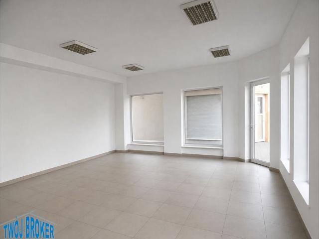 Lokal 60 m² z dużymi witrynami, świetna widoczność polecam!