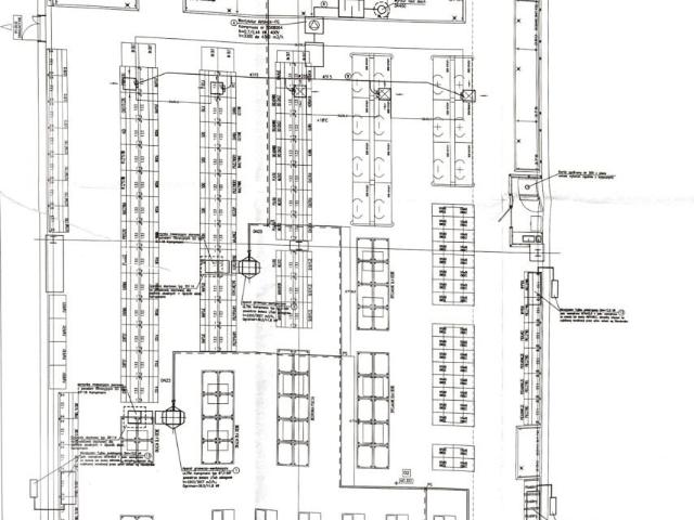 Przestronny lokal 950 m² z dużym parkingiem i witrynami