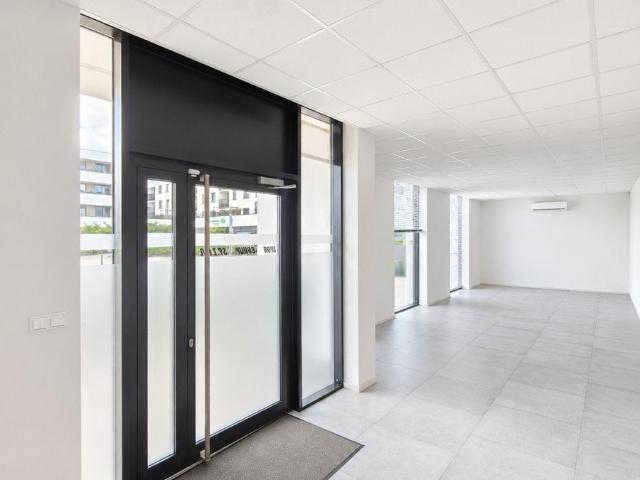 Przestronny lokal 110 m² z witrynami i dwoma wejściami