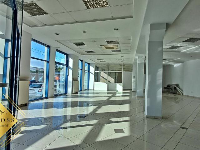 Przestronny lokal 188 m² w biurowcu z witrynami i klimatyzacją