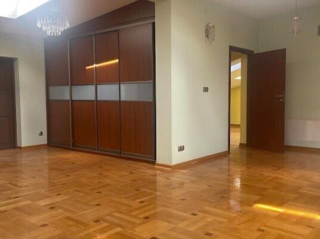 Przestronny lokal 200 m² z parkingiem w centrum Wołomina