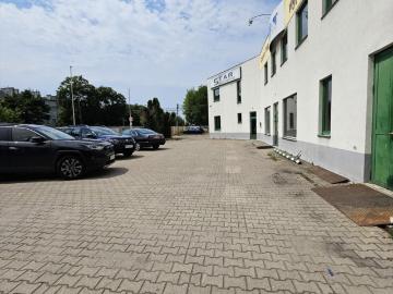 Przestronny lokal usługowo biurowy z warsztatem w Błoniu