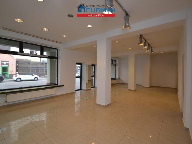 Przestronny lokal usługowy 98 m² z dużymi witrynami