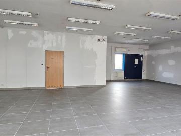 Przestronny lokal usługowy 100m2 z witryną i dostępem dla niepełnosprawnych