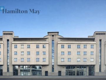 Przestronny lokal usługowy 1960 m² na Pradze Południe