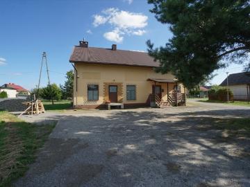 Przestronny lokal usługowy 210 m2 z dużymi witrynami