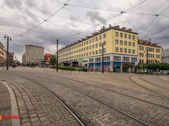 Przestronny lokal w centrum Zabrza z widokiem na Plac Wolności