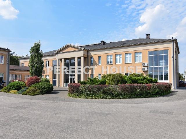 Przestronny lokal biurowy 160 m2 z parkingiem i klimatyzacją