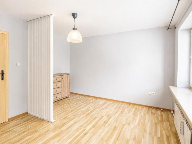 Lokal użytkowy 48 m² z wyposażeniem i parkingiem