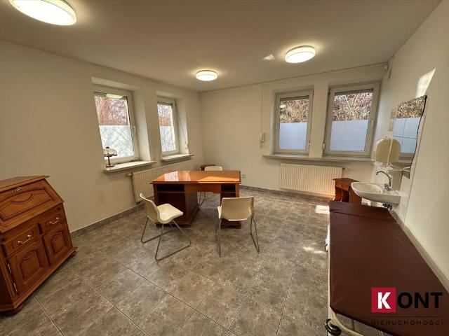 Przestronny lokal biurowy 55m2 z miejscem parkingowym