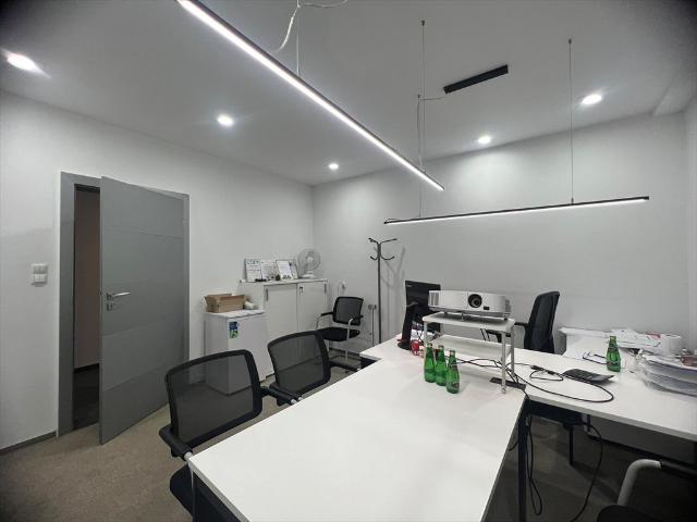 Przestronny lokal biurowo magazynowy 608 m2, parking