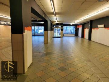 Przestronny lokal handlowo usługowy w centrum Rychwału