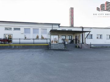 Przestronny lokal handlowo usługowy po remoncie
