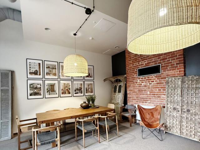 Polecam przestronny lokal 185 m² z tarasem i parkingiem