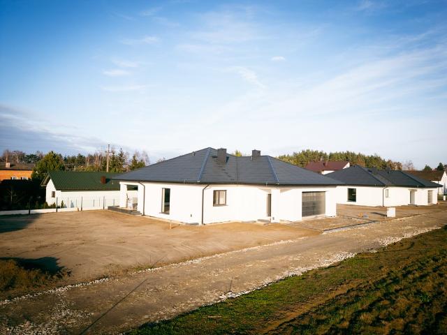 Przestronny nowy dom z garażem