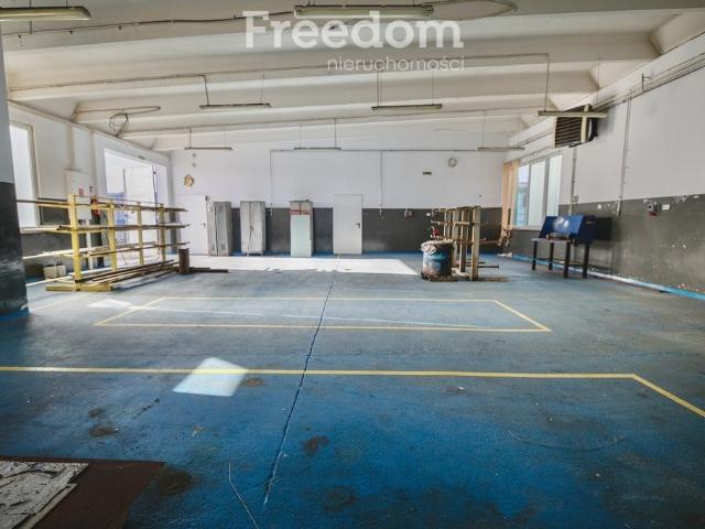 Przestronny obiekt produkcyjno magazynowy 460 m²