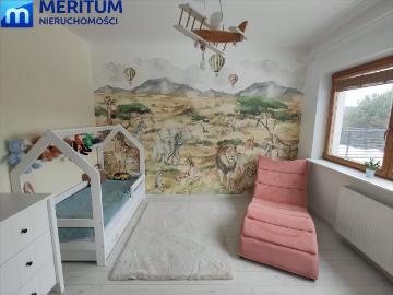 Przestronny segment 161 m² z garażem i ogrodem w Szczęsnem