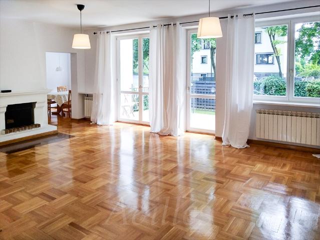 Przestronny segment 270 m² z ogrodem i garażem w prestiżowej lokalizacji